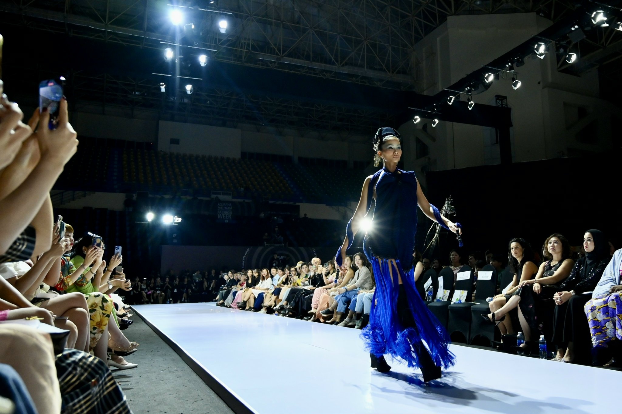 Hoang Yen goi cam anh 6