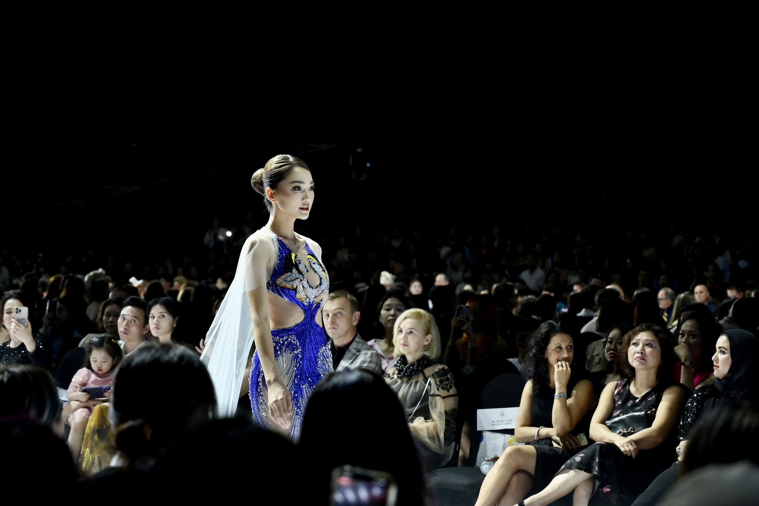 huyền mỹ dắt chó ảnh 11 huyen my dat cho anh 11