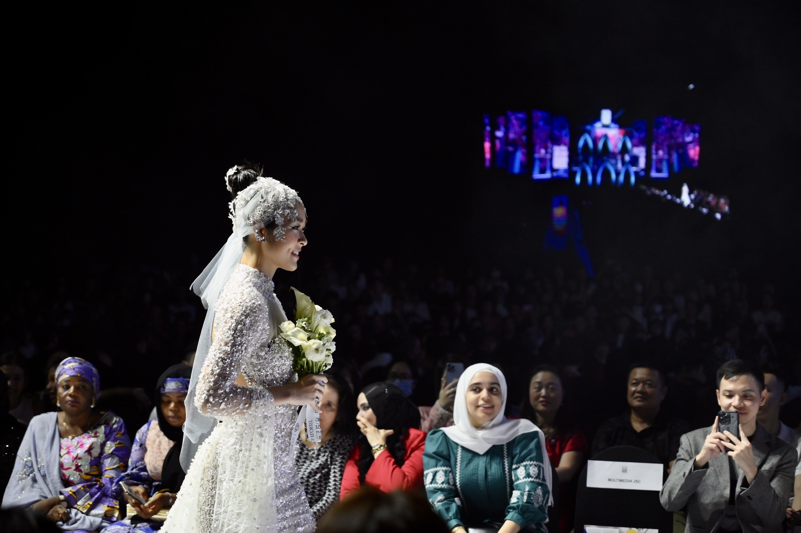 huyền mỹ dắt chó ảnh 12 huyen my dat cho anh 12