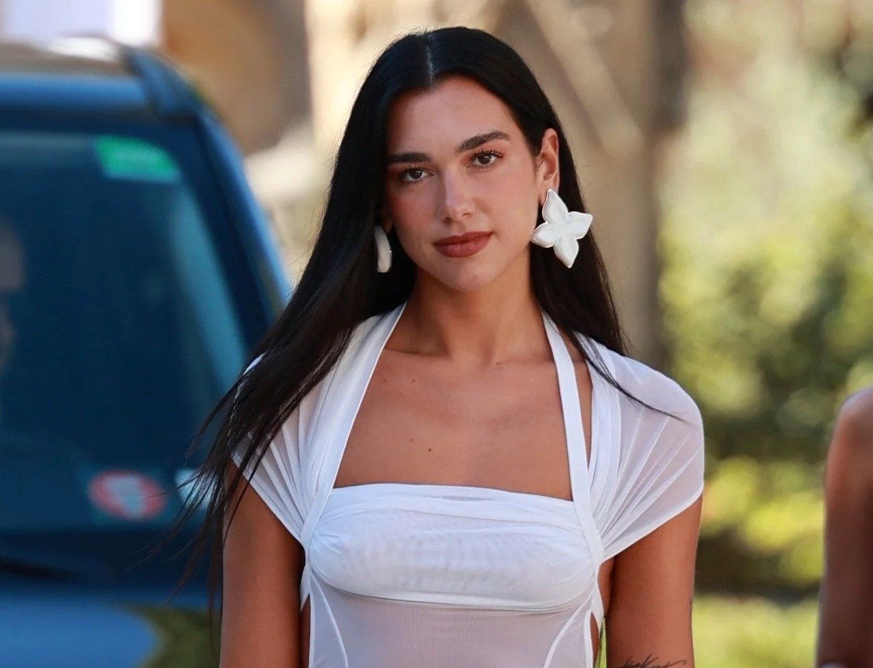 Trang phuc goi cam nhat cua nghe si nam 2022 hinh anh