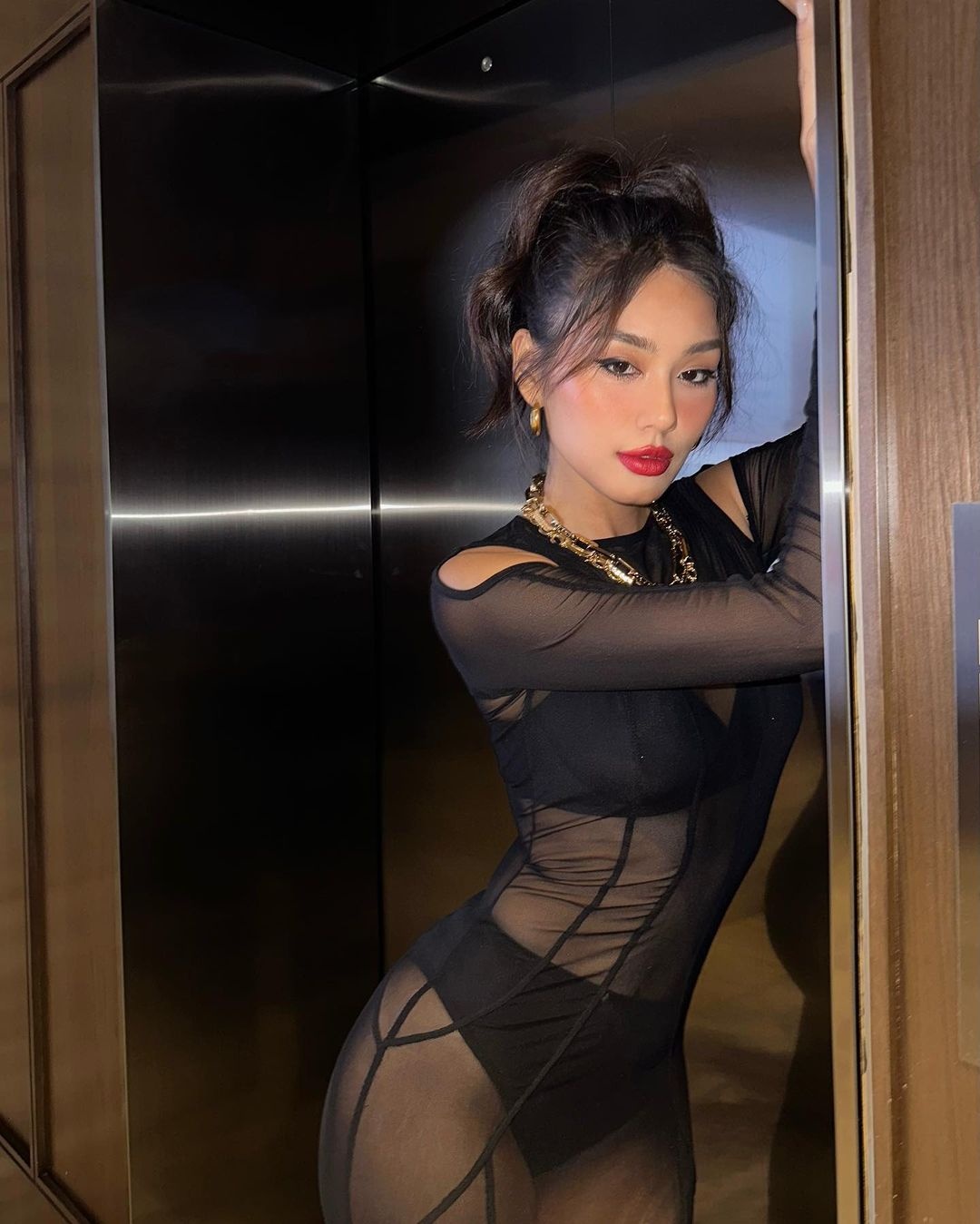 mặc như không mặc ảnh 4 mac nhu khong mac anh 4