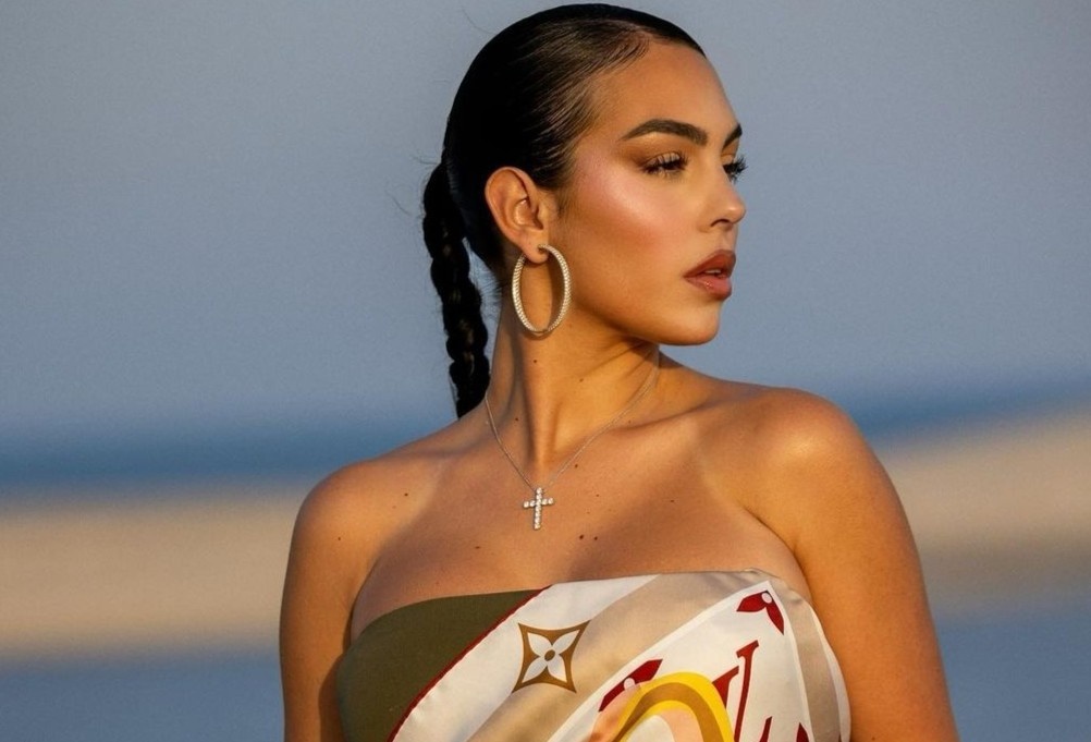 Ban gai Ronaldo mac goi cam tai Qatar hinh anh