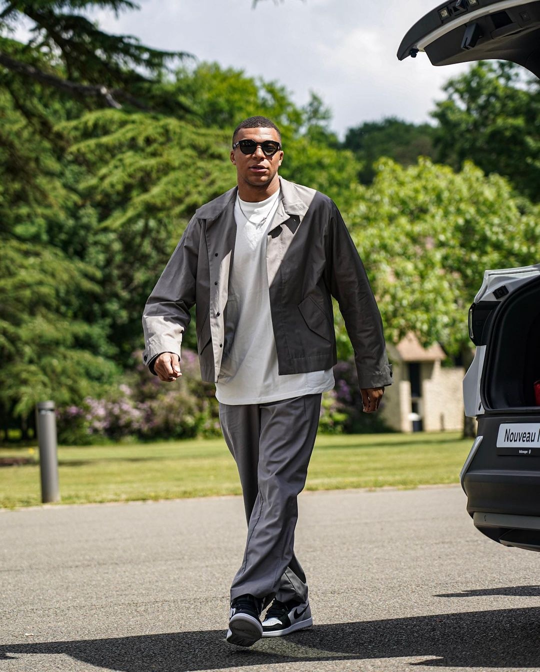 Kylian Mbappe thời trang ảnh 7 Kylian Mbappe thoi trang anh 7