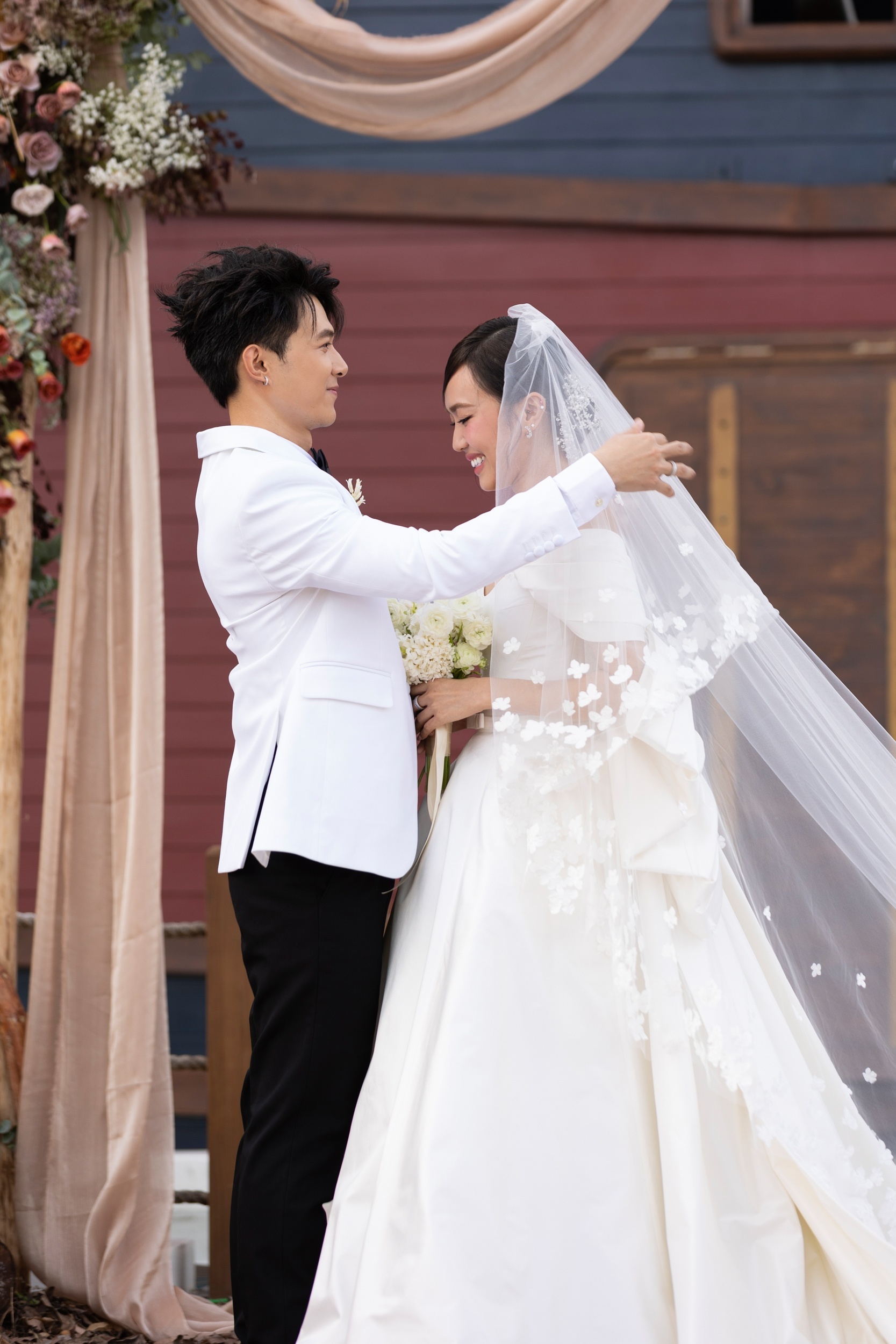 váy cưới xuyên thấu ảnh 6 vay cuoi xuyen thau anh 6