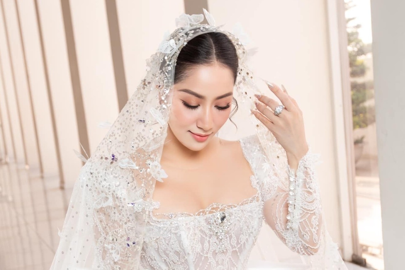 Vay cuoi goi cam cua Khanh Thi hinh anh