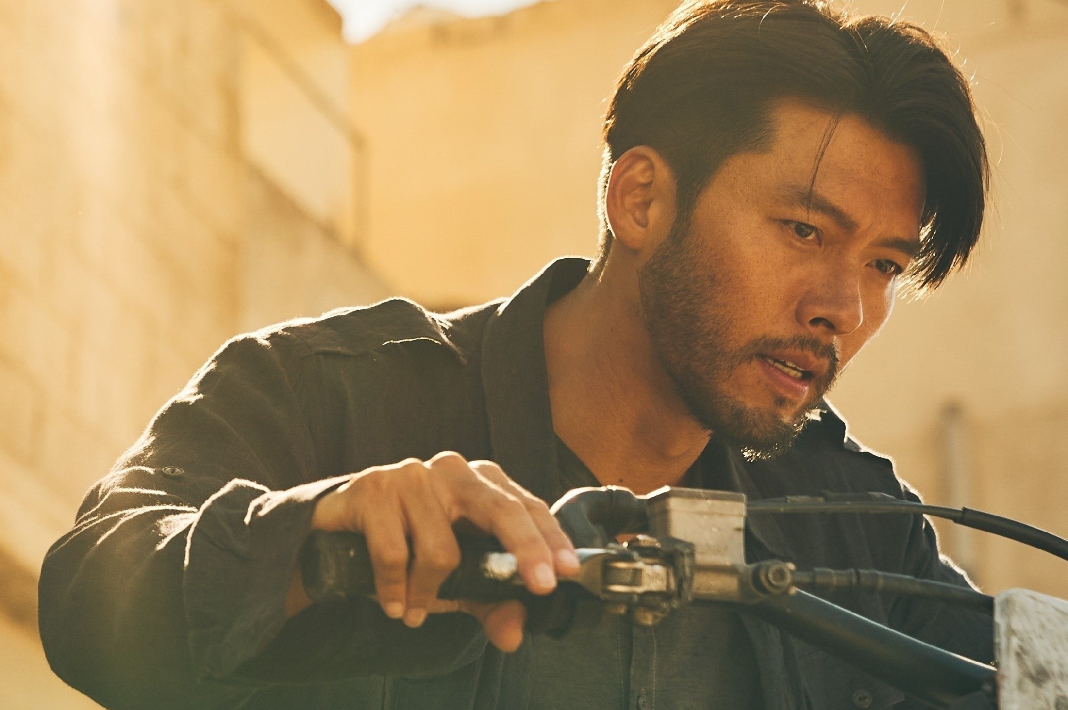Qua trinh quay phim cang thang cua Hyun Bin hinh anh