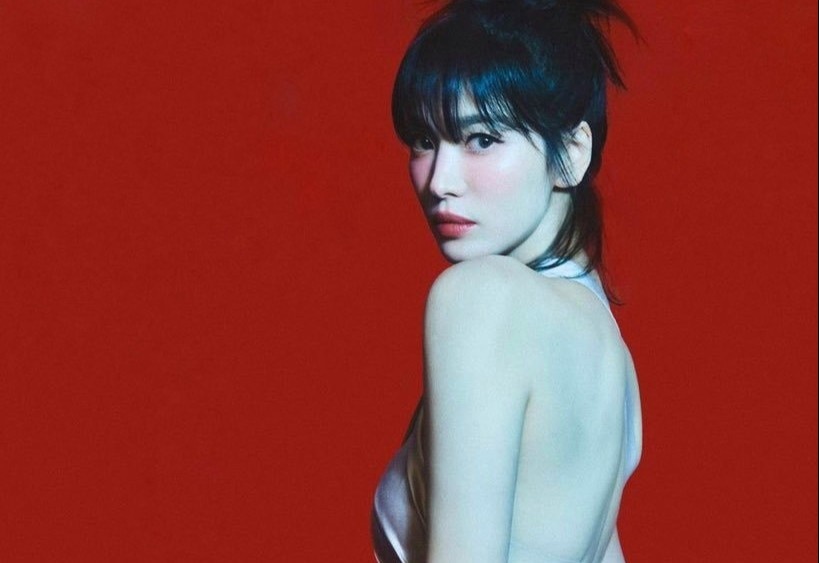 Song Hye Kyo khoe lung tran hinh anh