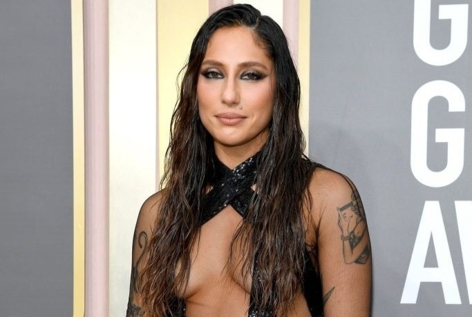 Tham hoa thoi trang tai Qua cau Vang hinh anh