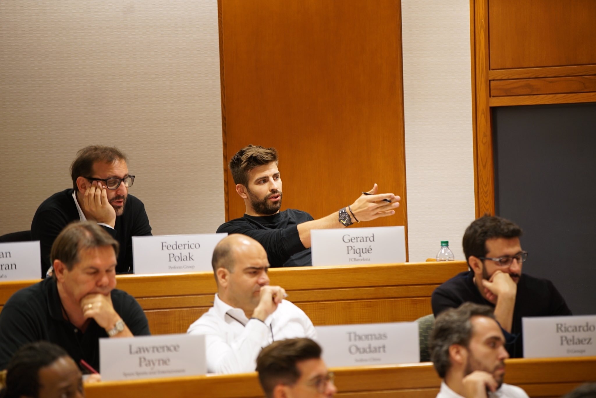 gerard pique ngoai tinh anh 9