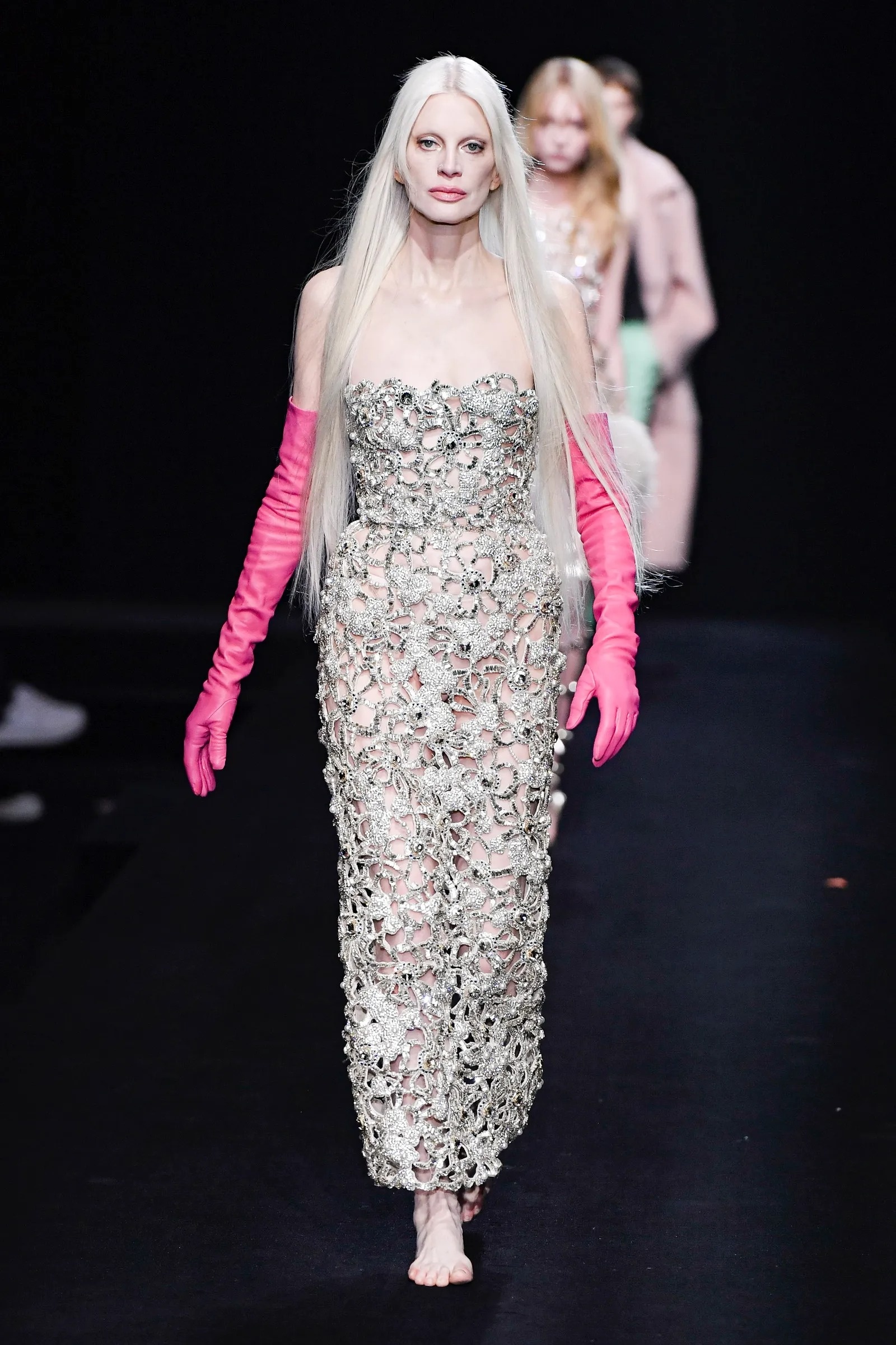 Kristen McMenamy ngã ảnh 1 Kristen McMenamy nga anh 1