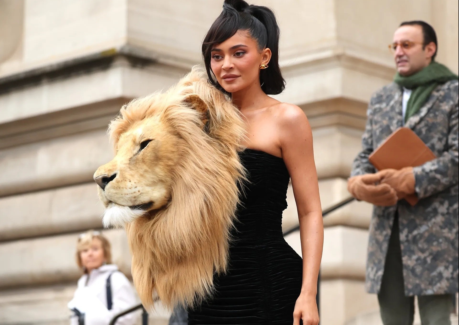 Vay gan dau su tu duoc chon vao top 10 an tuong hinh anh