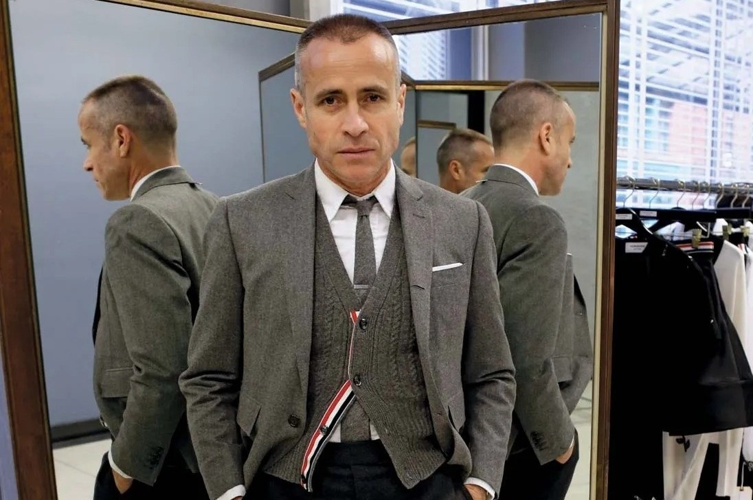 Nha thiet ke thang kien adidas hinh anh