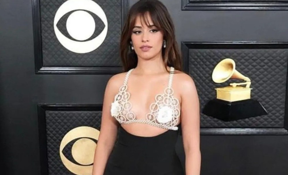 Bra ngoc trai va loat trang phuc tao bao tai Grammy 2023 hinh anh