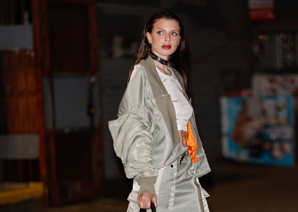 Julia Fox nhan binh luan tieu cuc vi bieu dien show Alexander Wang hinh anh