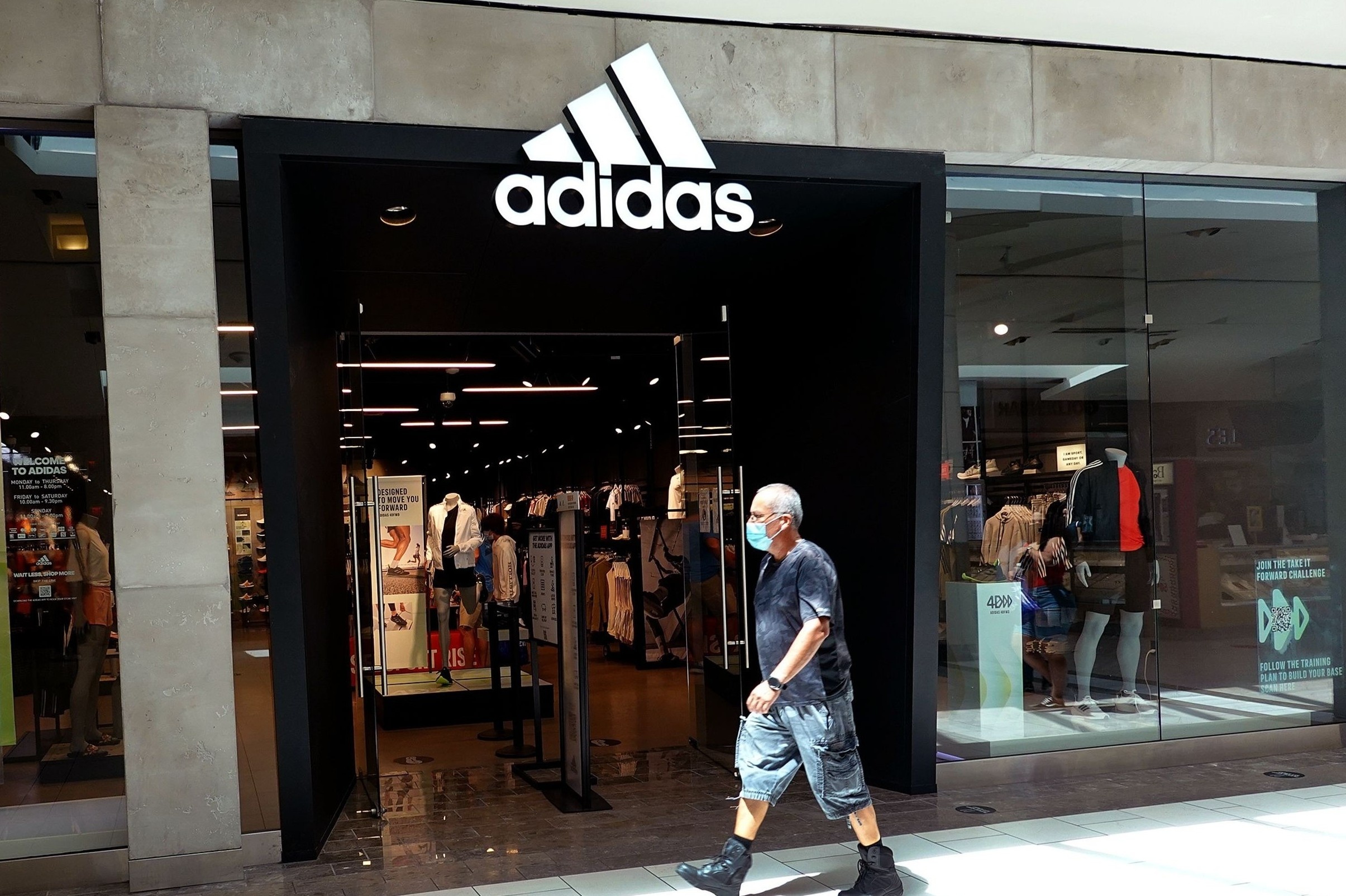 adidas co the lo 1,3 ty USD vi Kanye West hinh anh