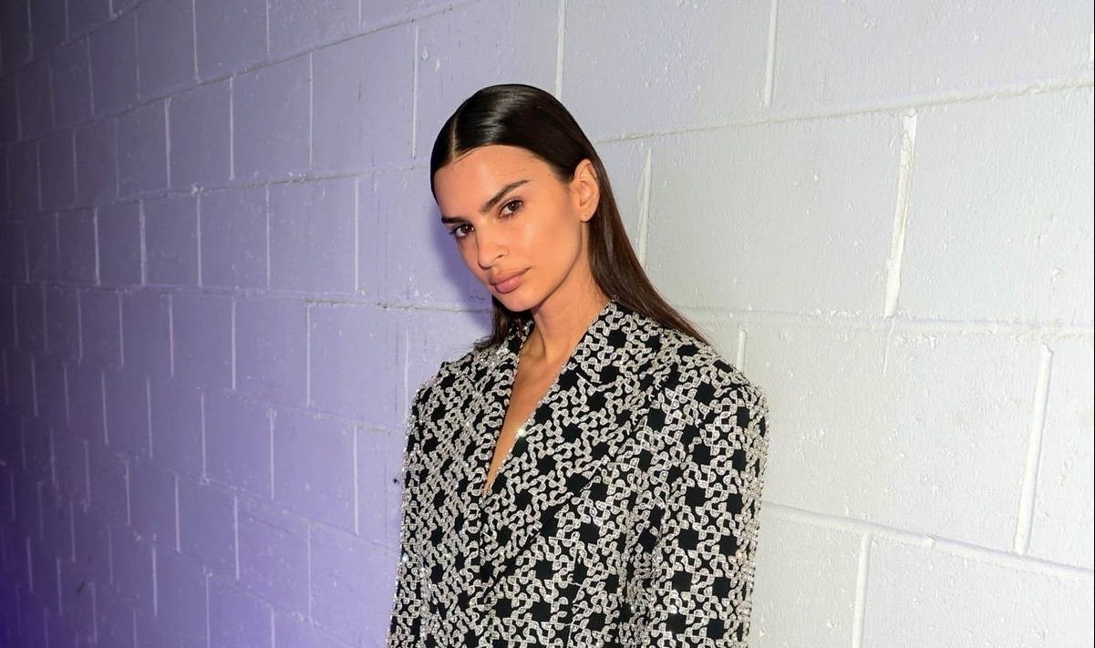 Emily Ratajkowski dien mot giau quan o Tuan le thoi trang New York hinh anh