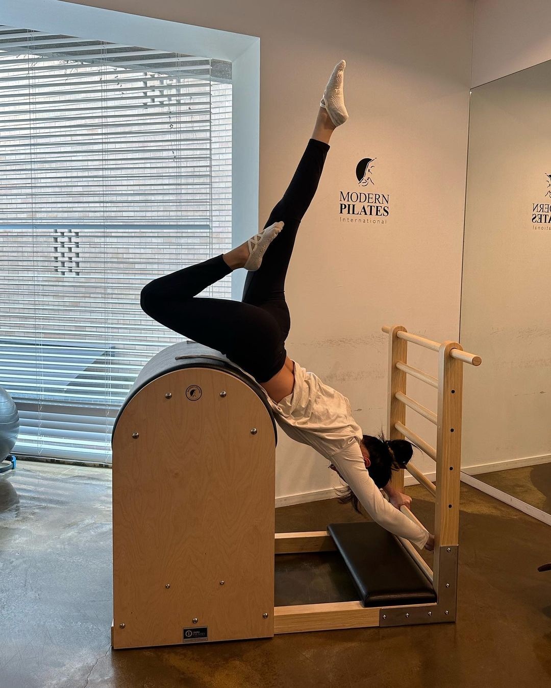 vòng eo của jennie ảnh 4 vong eo cua jennie anh 4