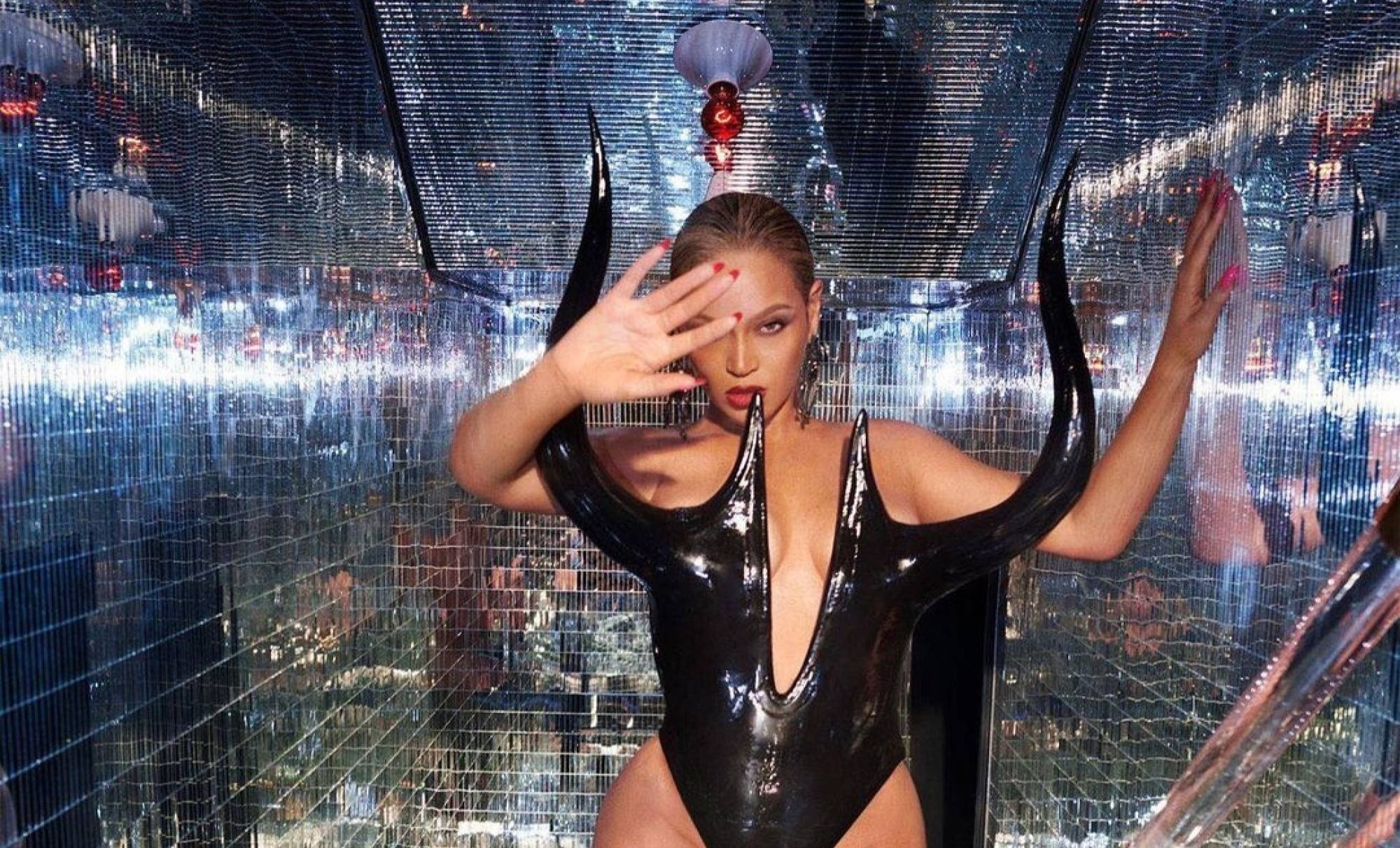 beyonce mac corset anh 4