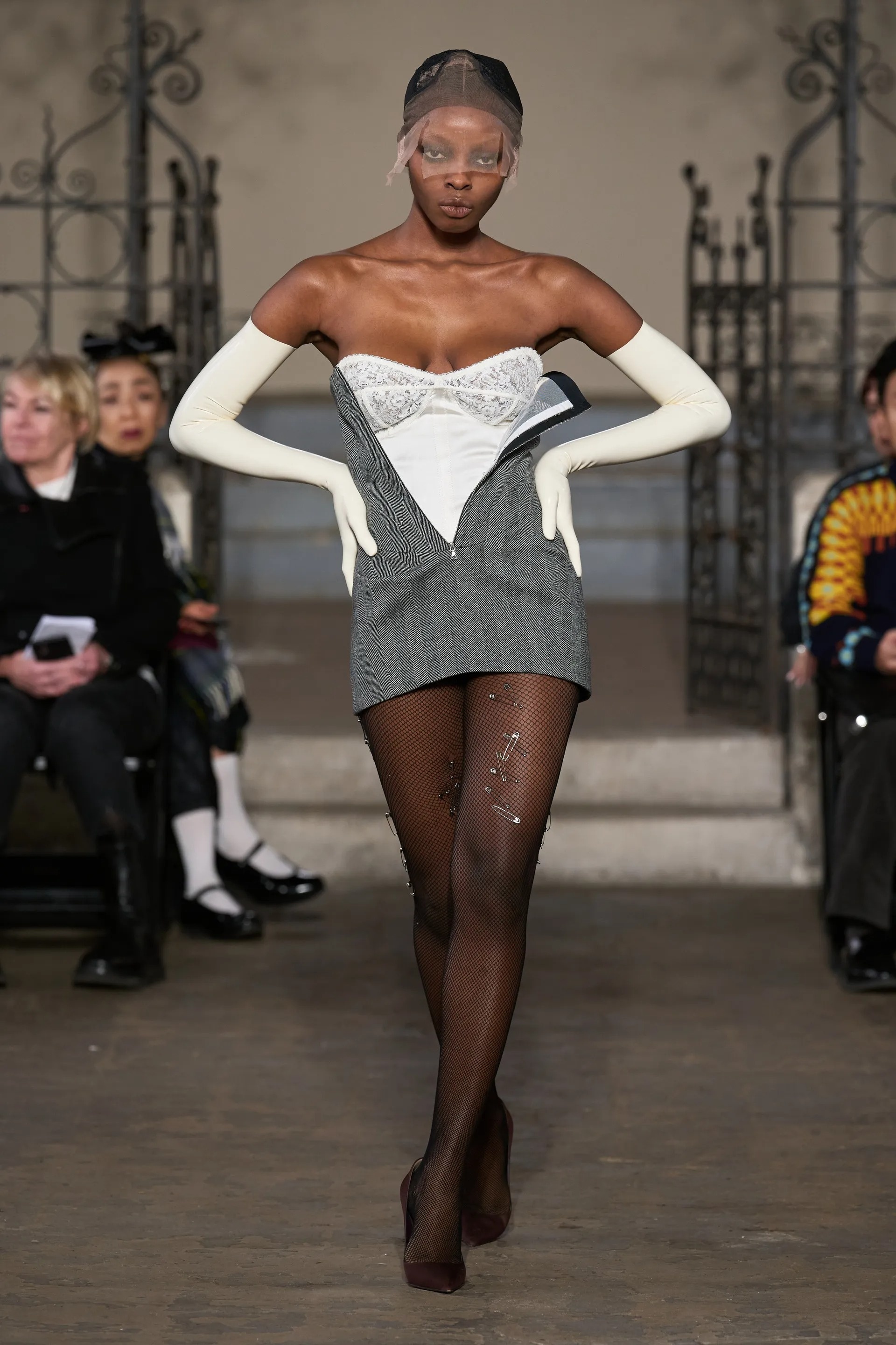 người mẫu cởi đồ ảnh 13 nguoi mau coi do anh 13