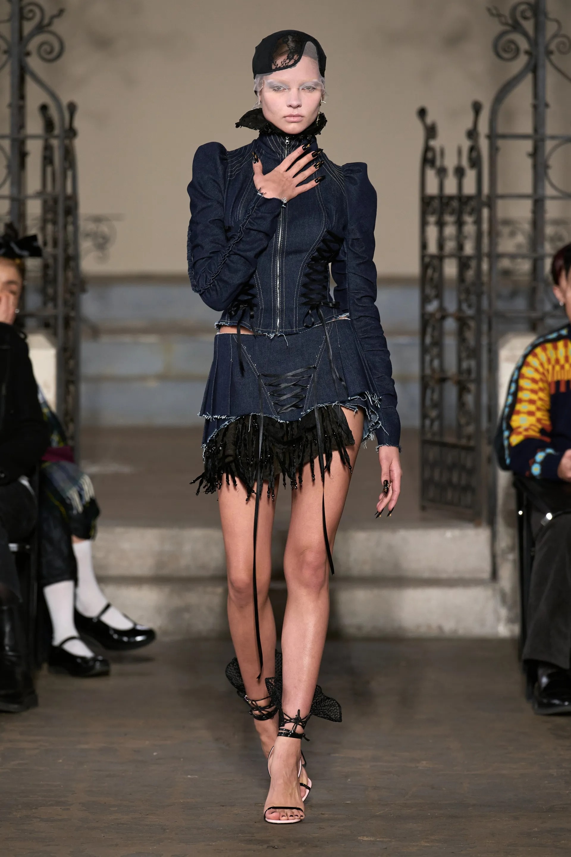 người mẫu cởi đồ ảnh 9 nguoi mau coi do anh 9