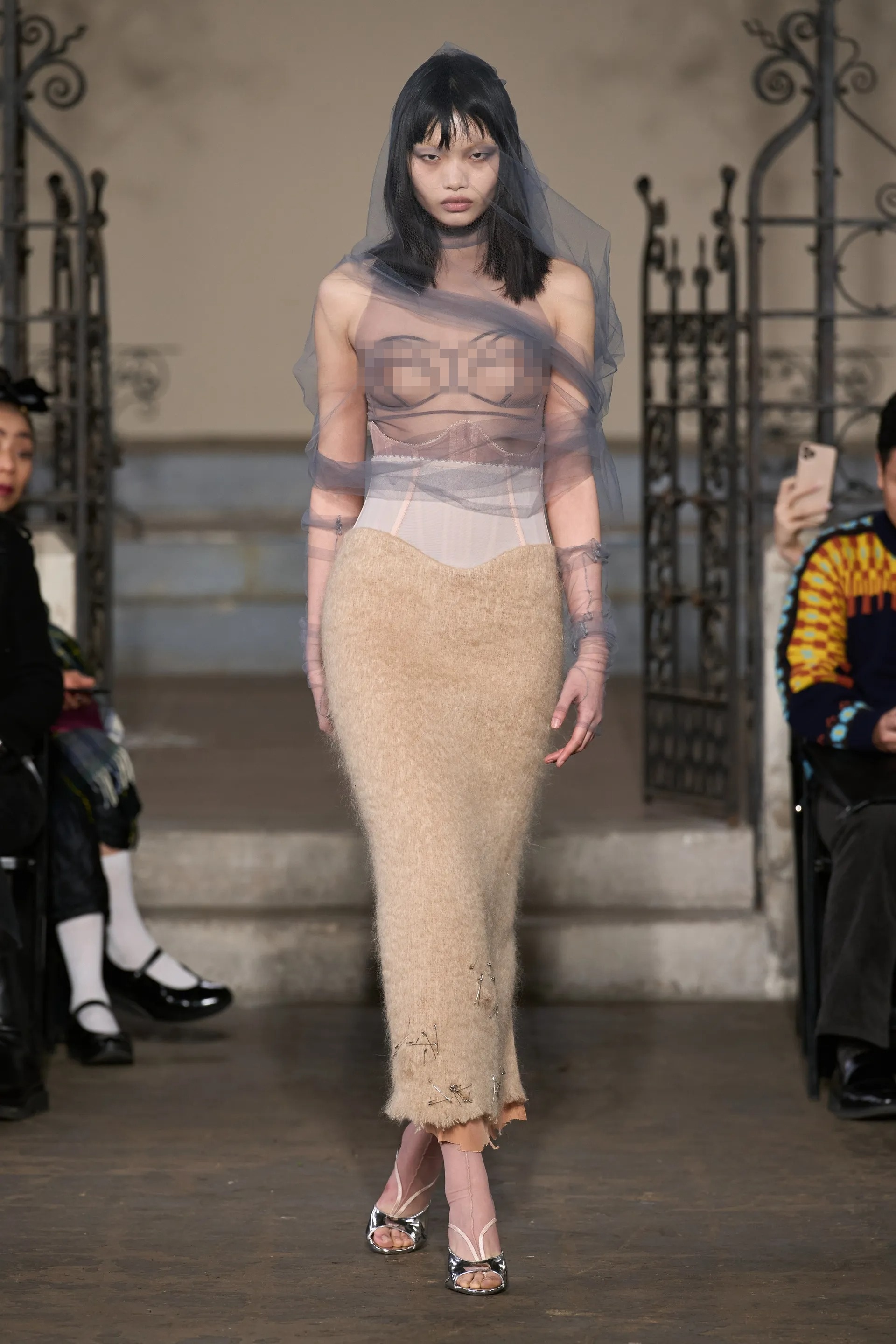 người mẫu cởi đồ ảnh 1 nguoi mau coi do anh 1