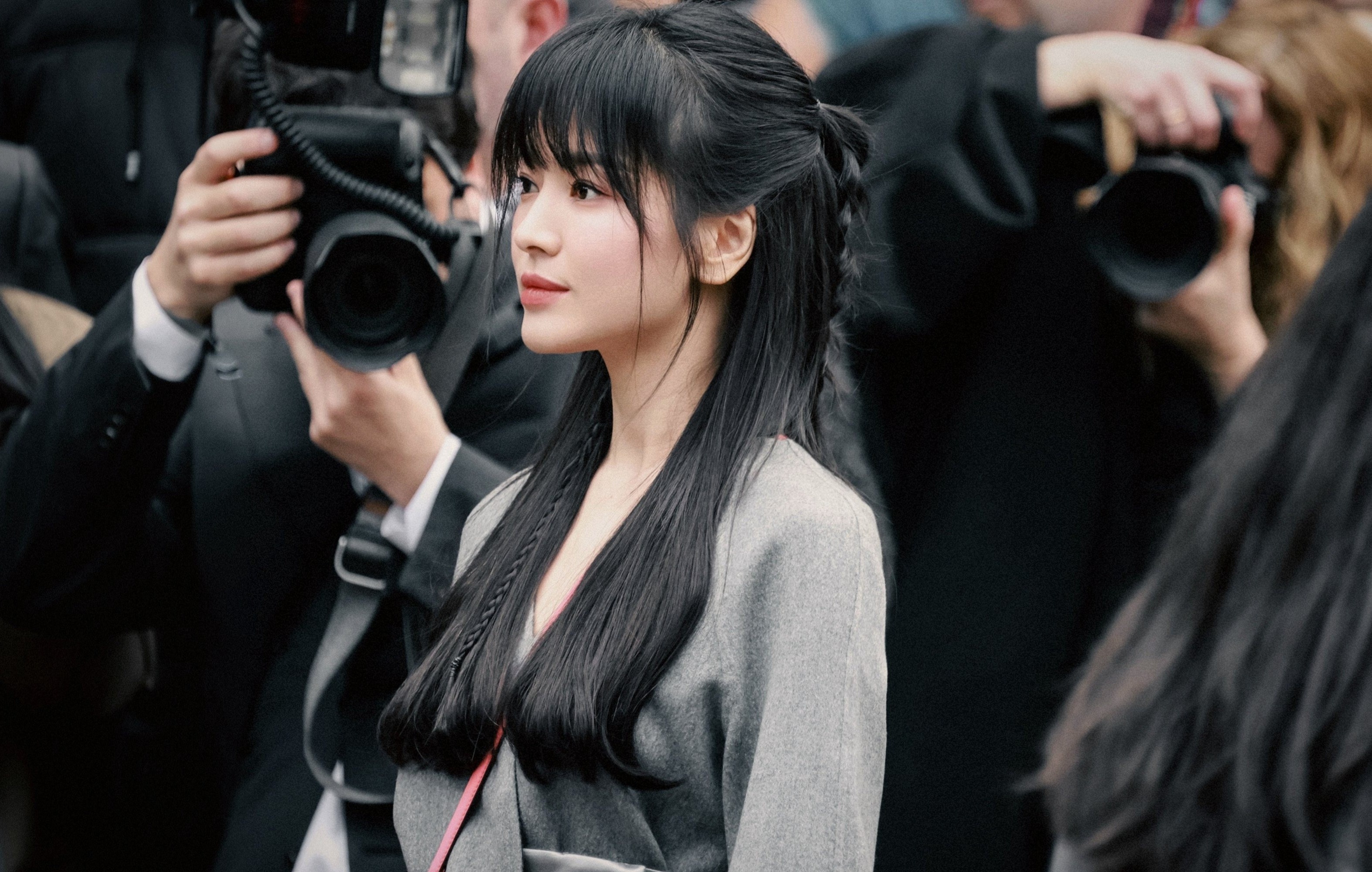 Song Hye Kyo thu hut voi ve ngoai tre trung o Tuan le thoi trang Milan hinh anh