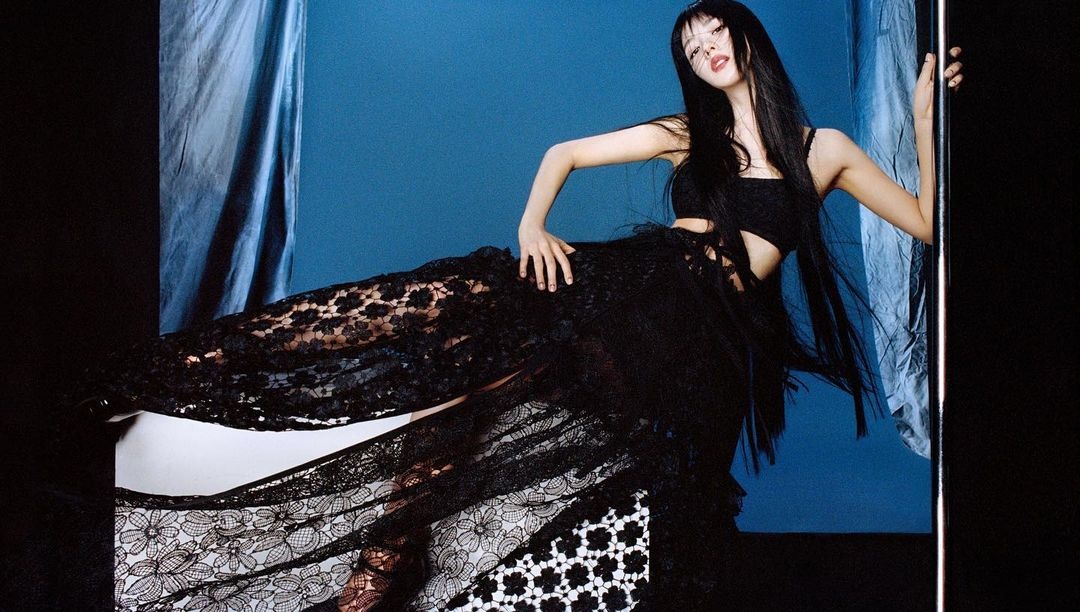 jisoo len vogue phap anh 5