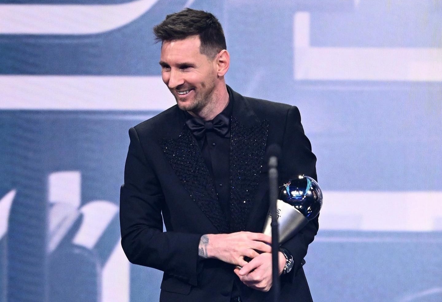 Dong ho gan 200.000 USD cua 'FIFA The Best' Messi hinh anh