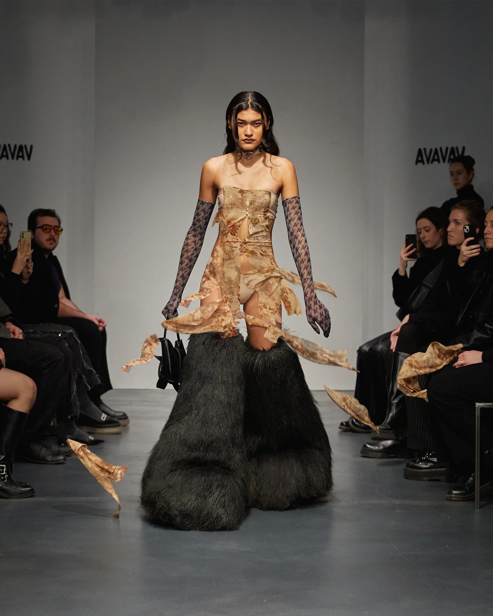 người mẫu xé đồ ảnh 4 nguoi mau xe do anh 4