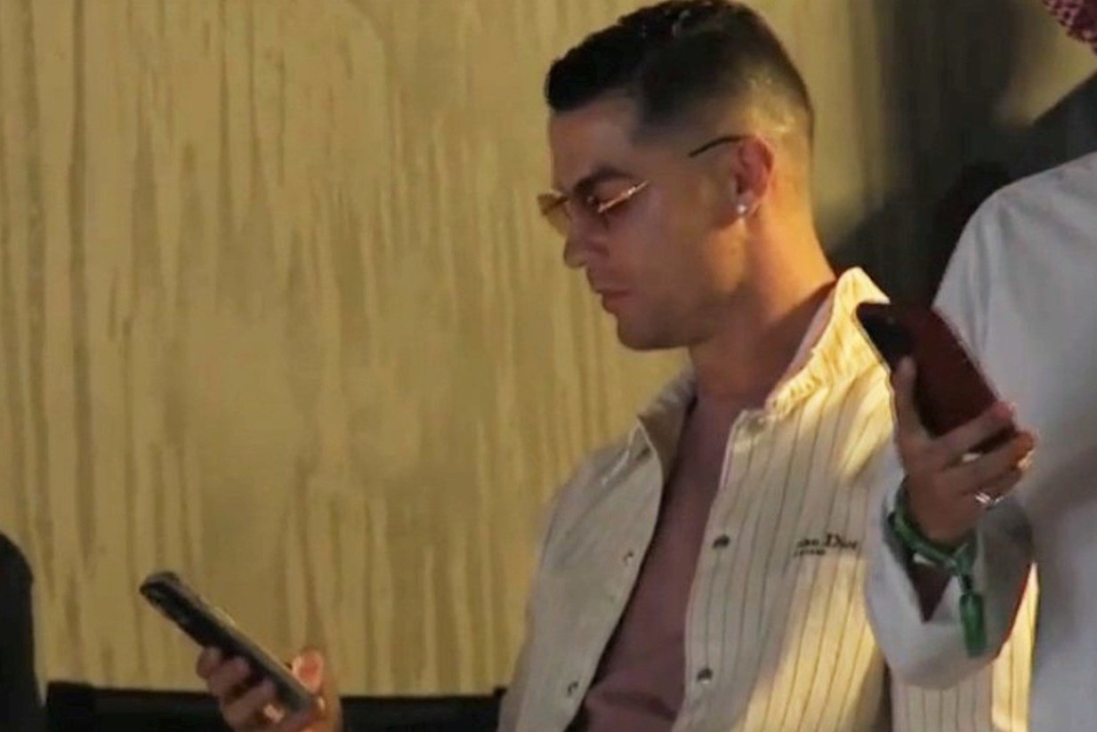 Ronaldo deo dong ho tri gia gan 1,5 trieu USD hinh anh