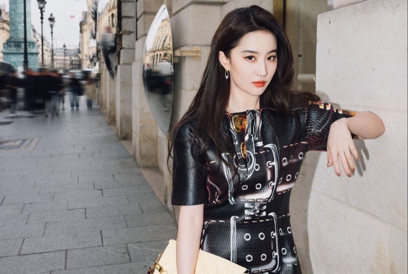 Luu Diec Phi duoc khen tre dep tai Tuan le thoi trang Paris hinh anh