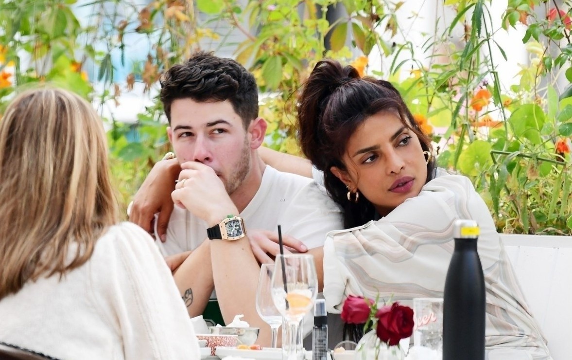 dong ho Jonas Brothers anh 3