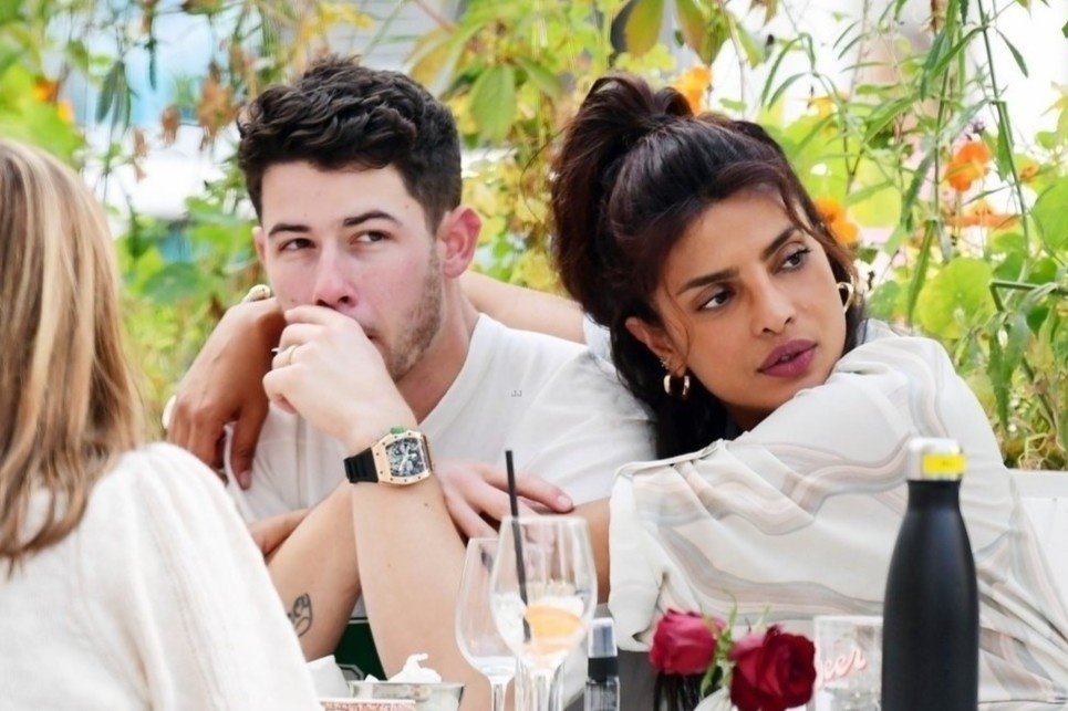 Nguoi so huu dong ho dat nhat trong Jonas Brothers hinh anh