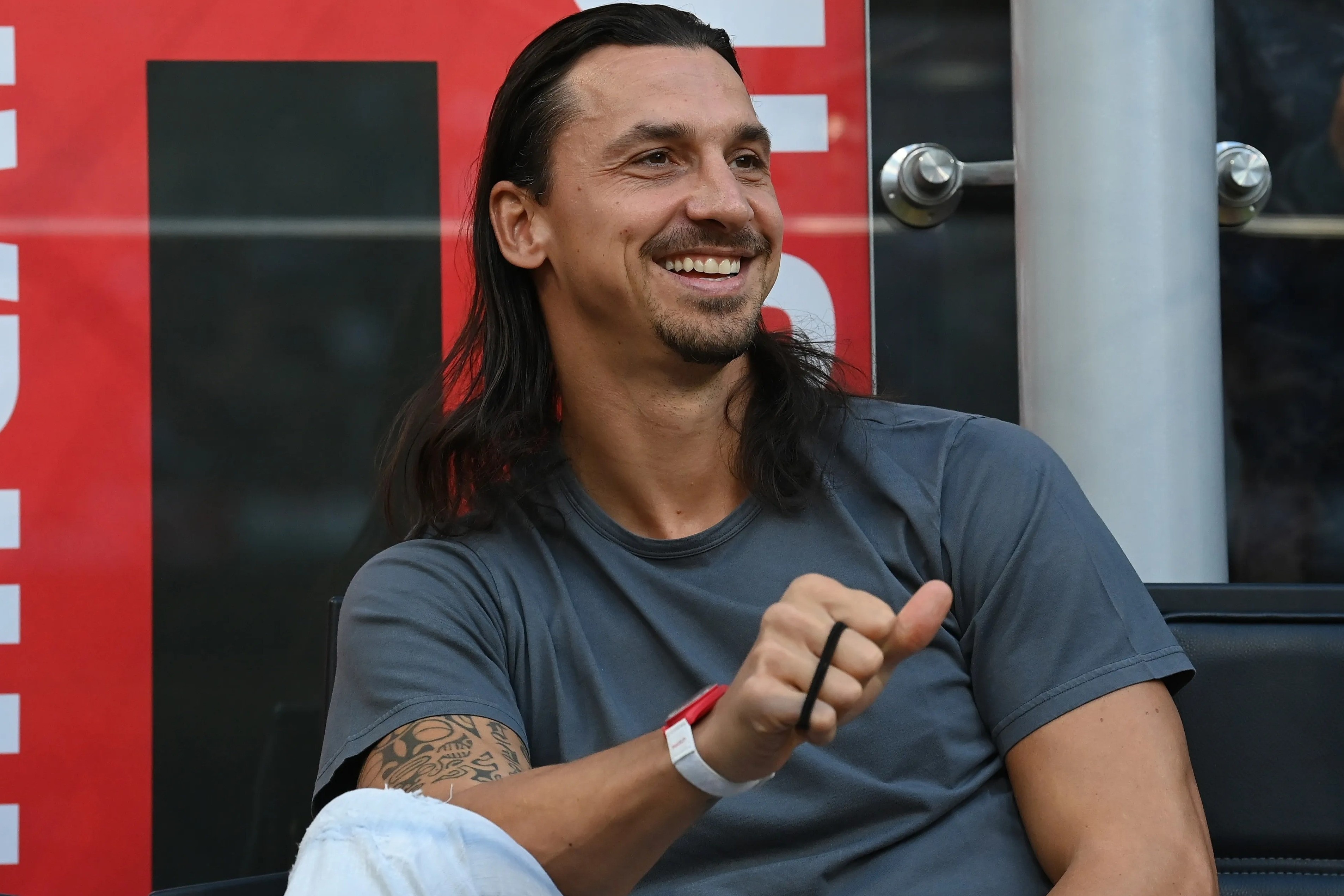 Ibrahimovic va nhung nguoi noi tieng dung dong ho gia re hinh anh