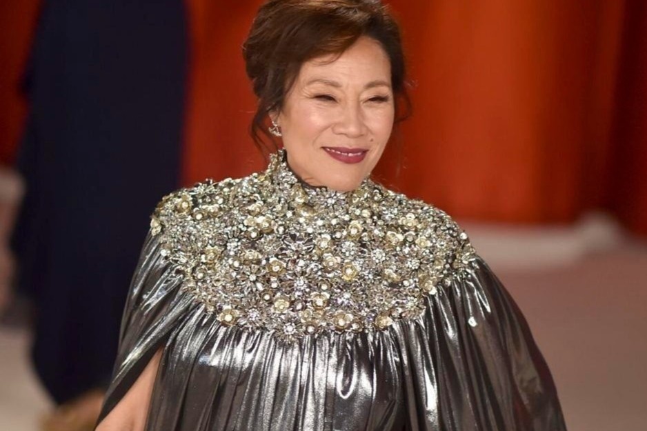 Chu tich Vien Dien anh My mac dam cua NTK Viet o Oscar 2023 hinh anh