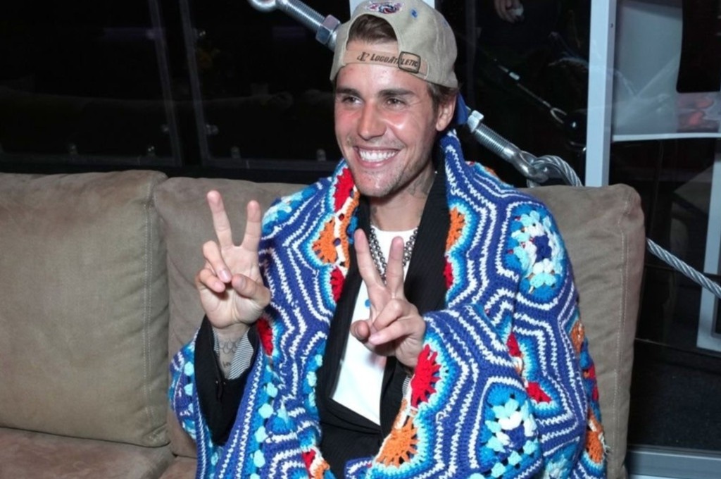 Justin Bieber mac luom thuom tai tiec hau Oscar 2023 hinh anh