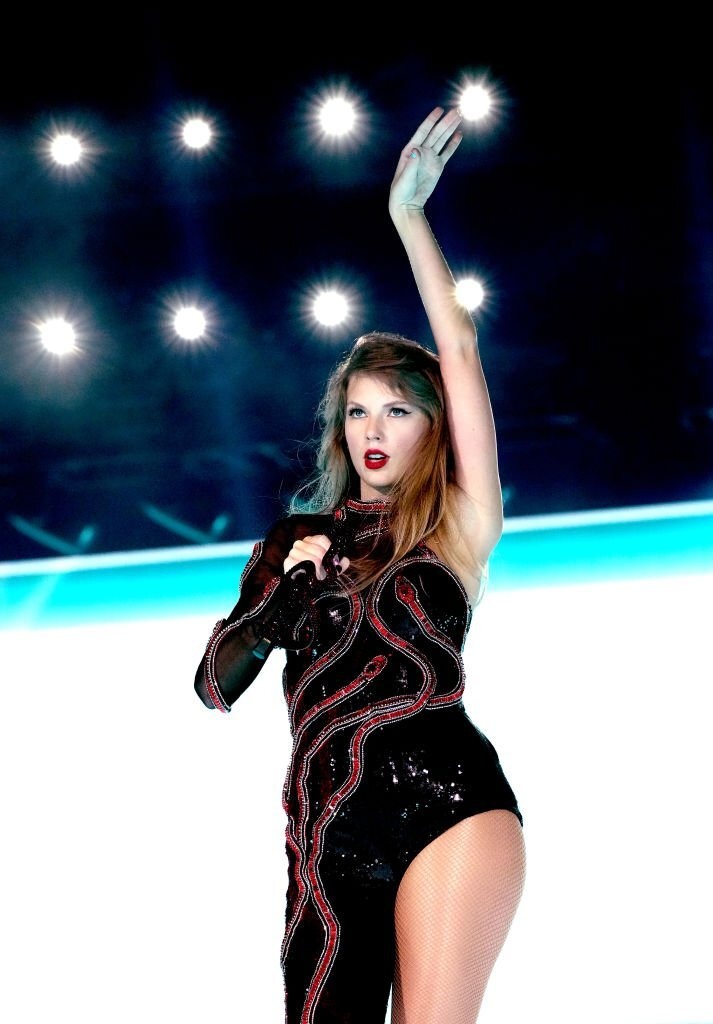 bodysuit taylor swift anh 4