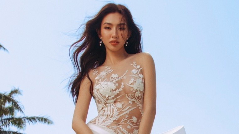 Thuy Tien va dan sao Viet trong vay khoa than hinh anh