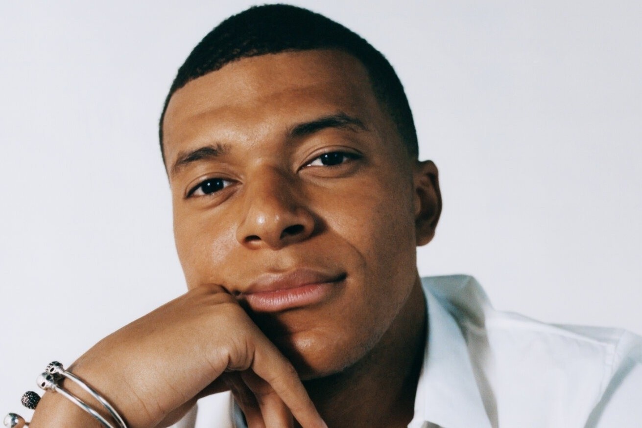 Quang cao dong ho va cach giup Mbappe kiem trieu USD tu thoi trang hinh anh