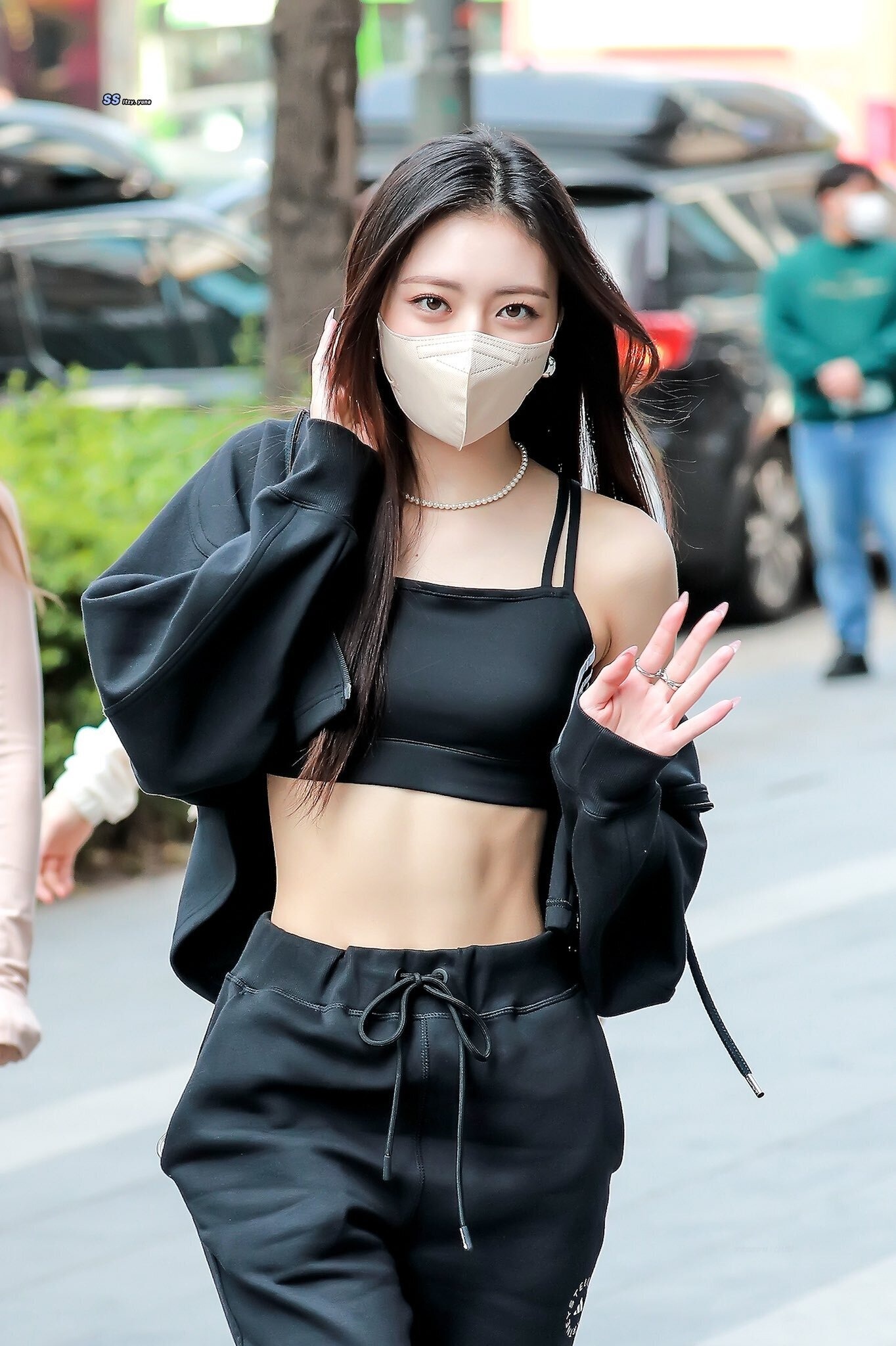 vong eo cua yuna anh 1