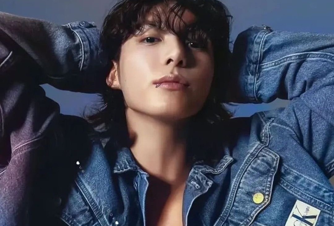 Anh Jungkook (BTS) mac do lot gay sot hinh anh