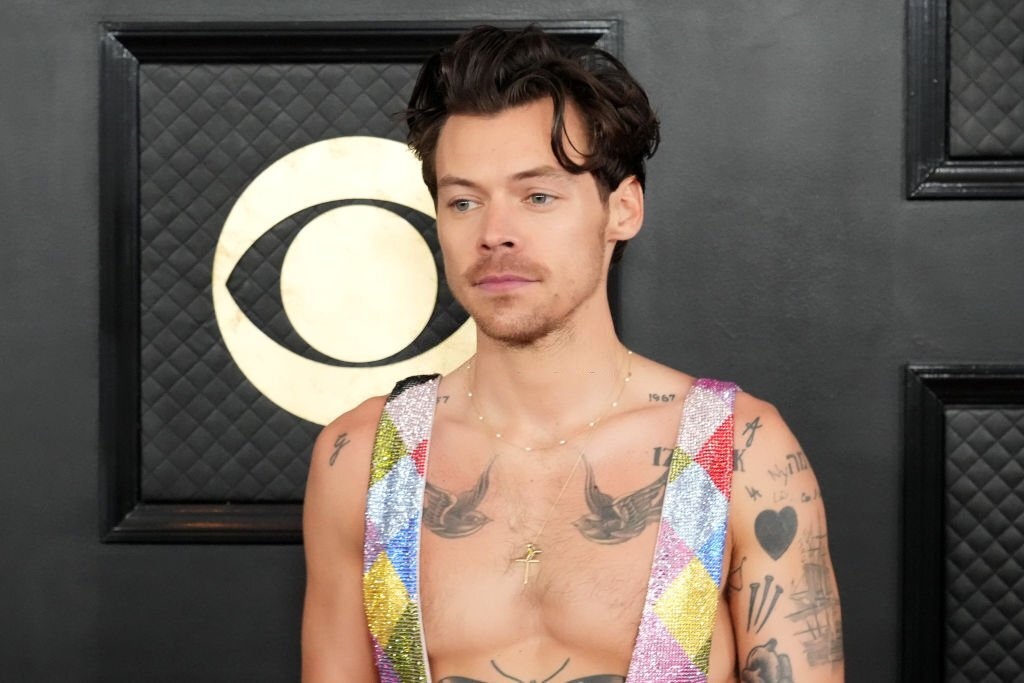 Cach Harry Styles kiem bon tien hinh anh