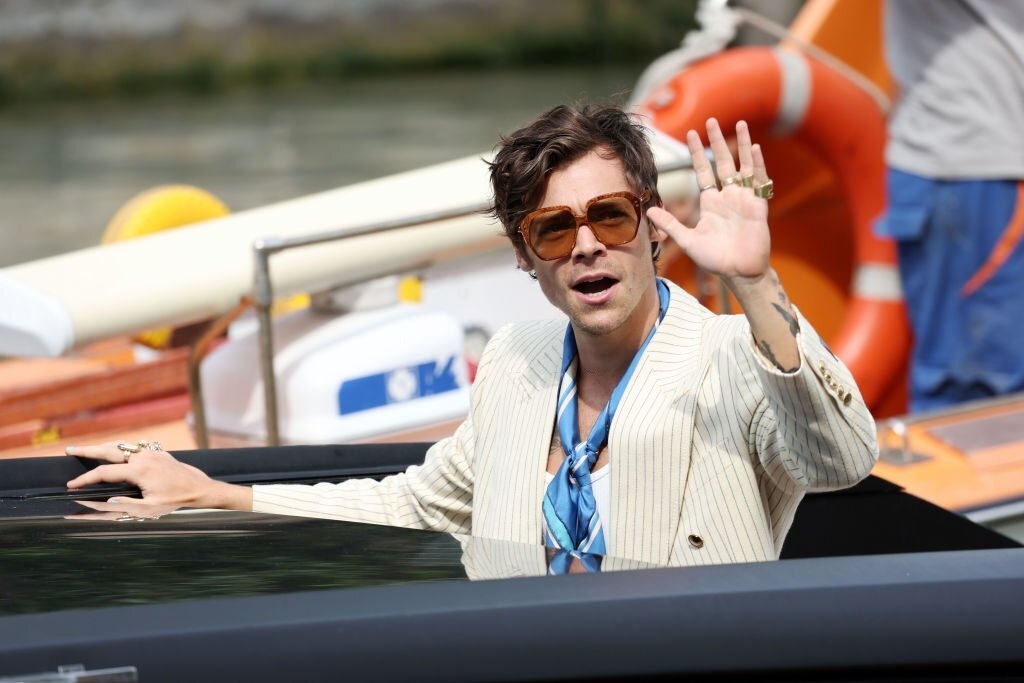 Harry Styles bon tien anh 2