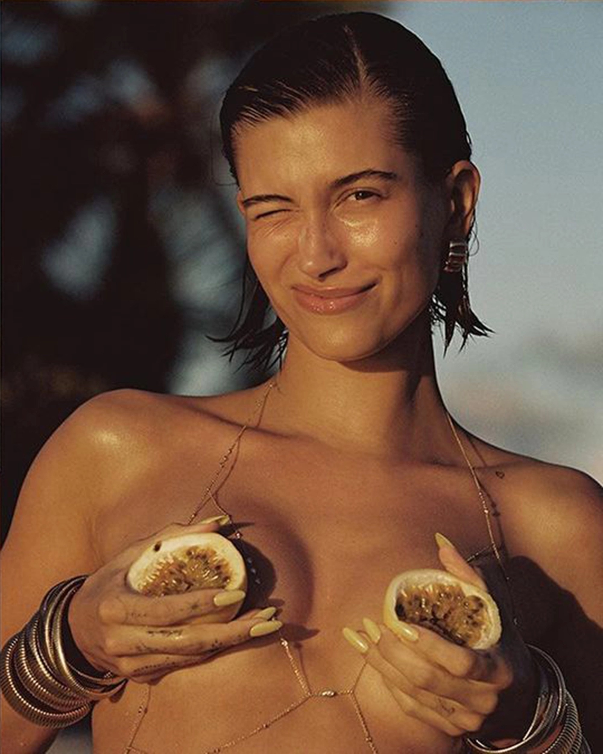 hailey bieber ban nude anh 2