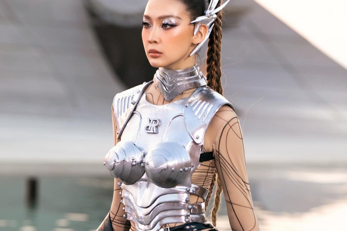 Tieu Vy, Bao Ngoc dien do doc di hinh anh