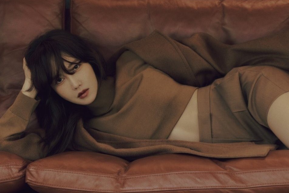 Co bung cua Lee Ji Ah o tuoi 45 hinh anh