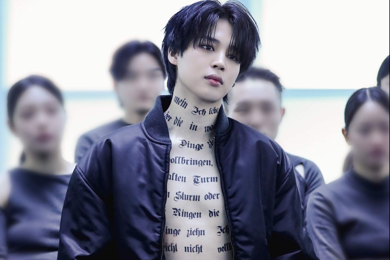 Cu tut hang khong the ngo cua Jimin (BTS) hinh anh