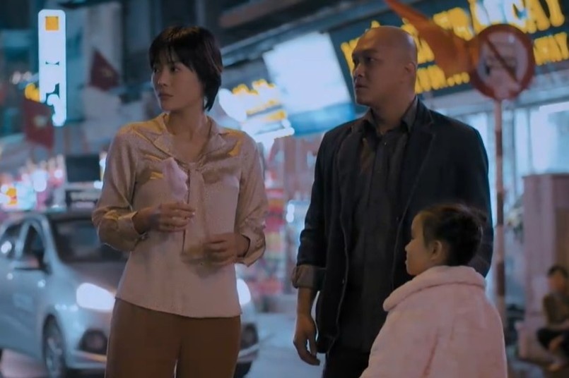 Bi kich mot chong 2 vo trong phim ve 'khu o chuot' gam cau Long Bien hinh anh