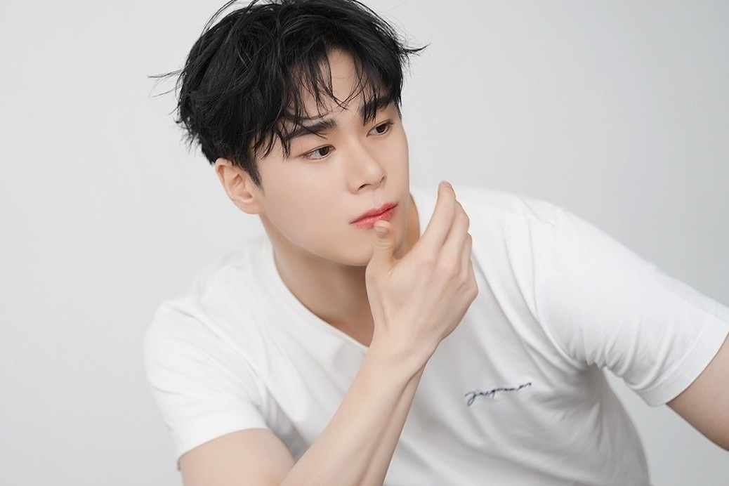 Khan gia Viet nho hinh anh Moonbin nhay 'See tinh' truoc khi qua doi hinh anh
