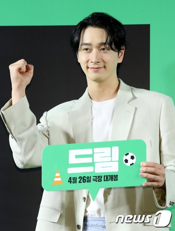 han so hee ngac nhien anh 11